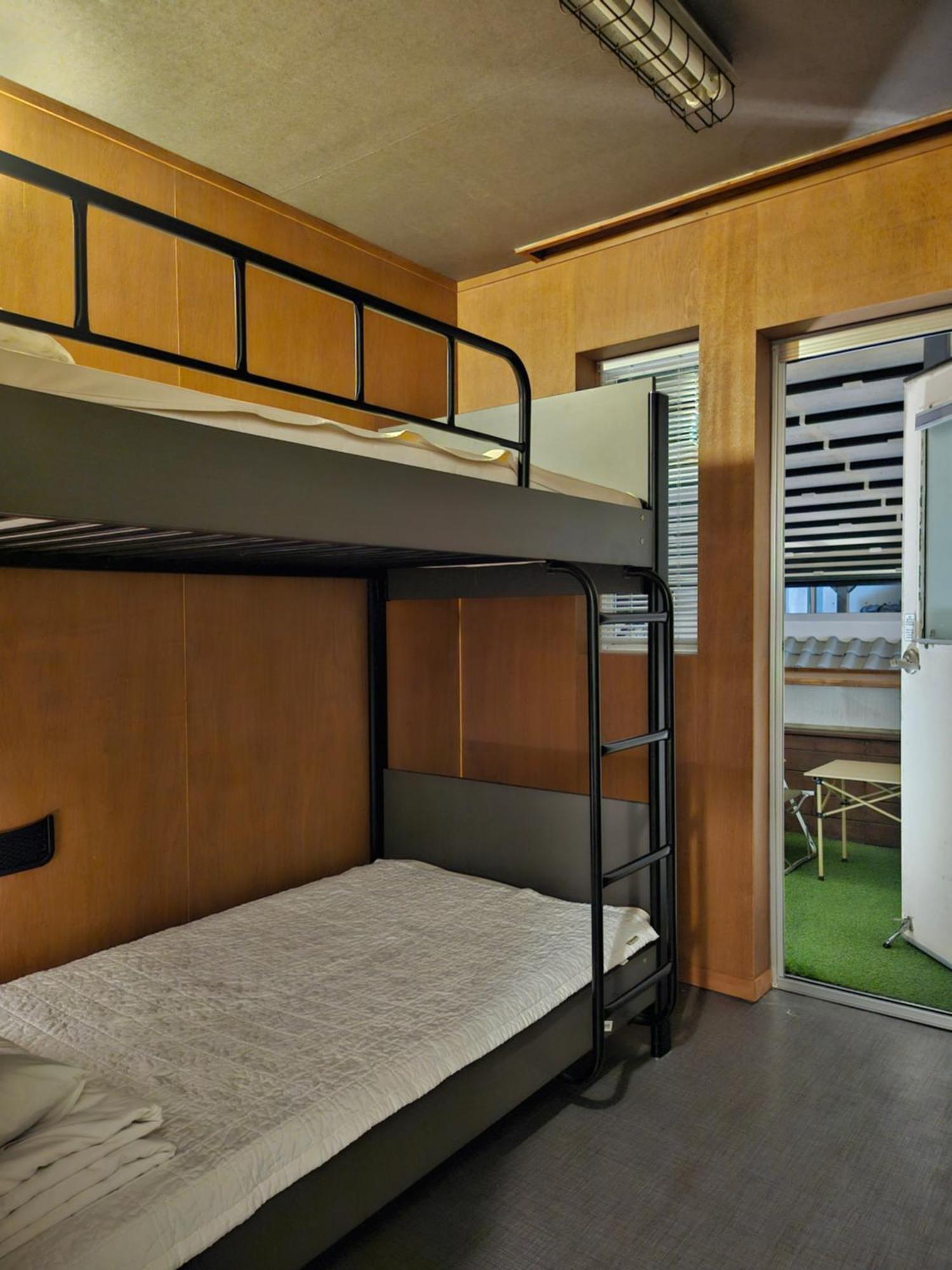Mido Hostel Сеогвипо Екстериор снимка