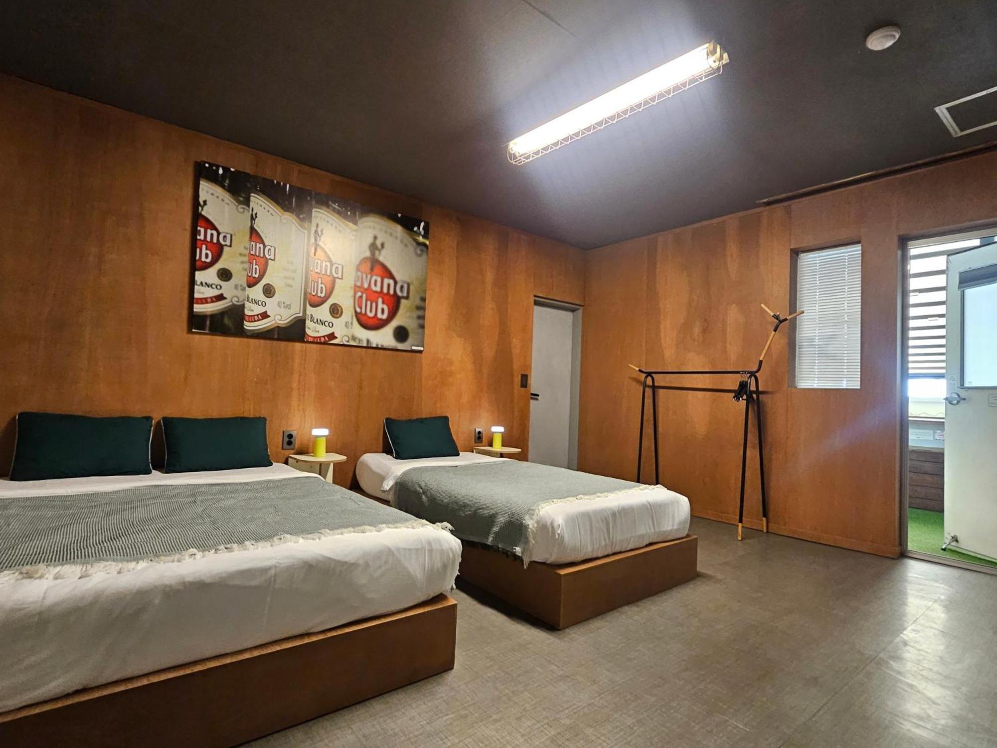 Mido Hostel Сеогвипо Екстериор снимка